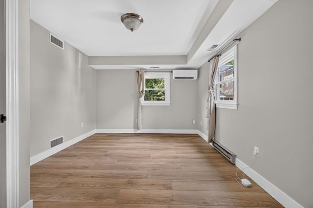 27 W Adelaide Avenue, Nashua, NH 03064