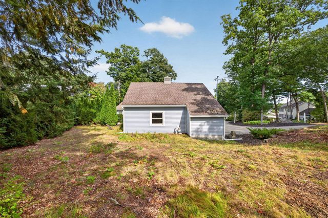 27 W Adelaide Avenue, Nashua, NH 03064