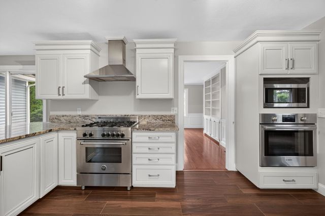27 W Adelaide Avenue, Nashua, NH 03064
