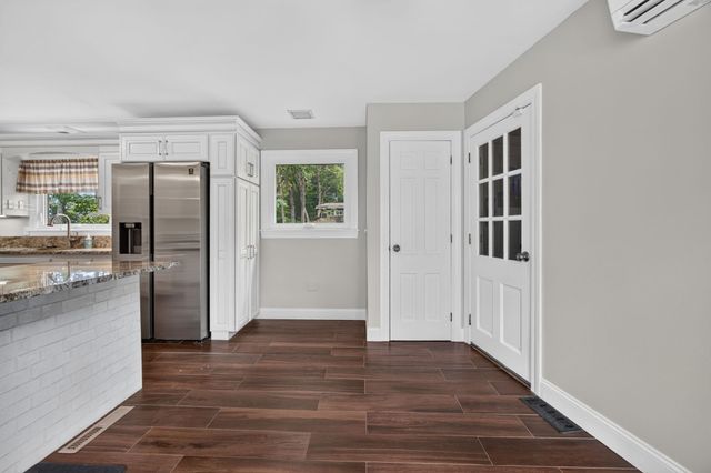 27 W Adelaide Avenue, Nashua, NH 03064