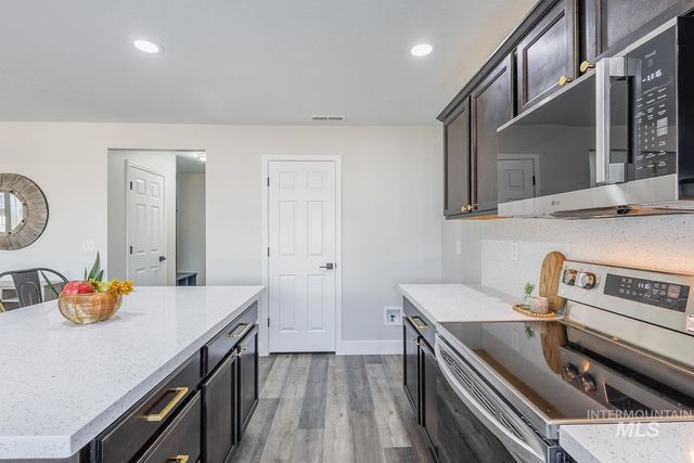 11780 Walden St, Caldwell, ID 83605