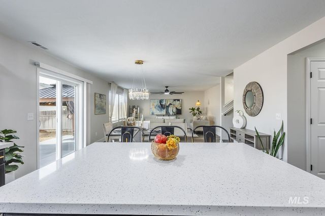 11780 Walden St, Caldwell, ID 83605