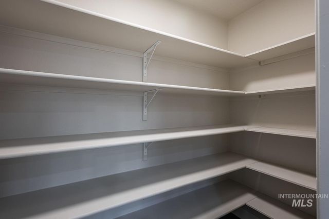 11780 Walden St, Caldwell, ID 83605