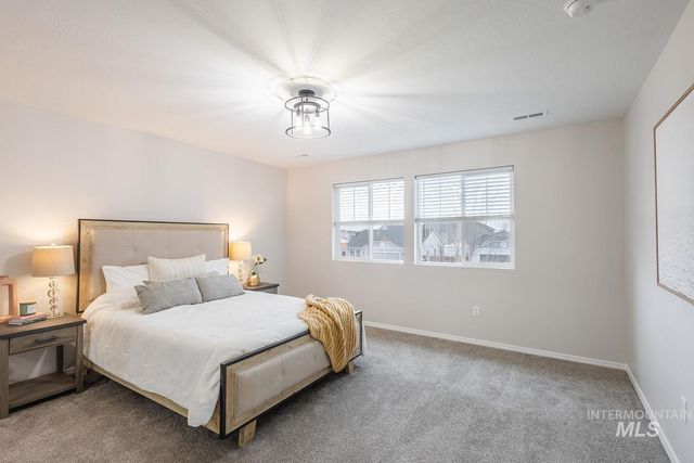 11780 Walden St, Caldwell, ID 83605