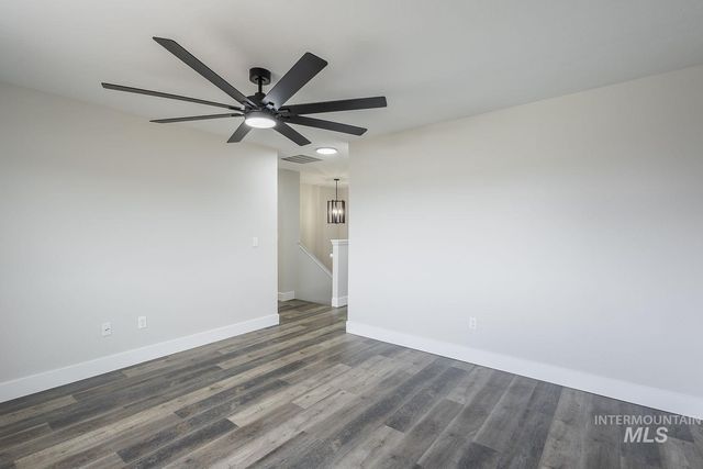 11780 Walden St, Caldwell, ID 83605