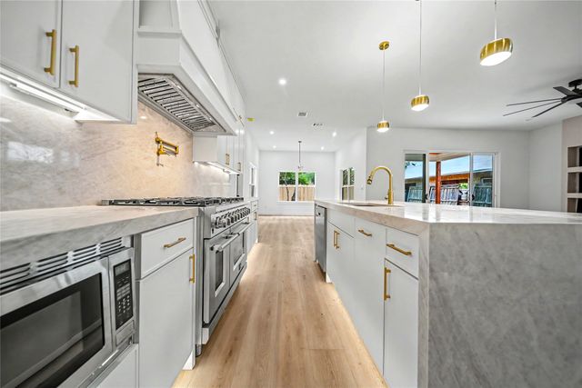 1727 Toronto Street, Dallas, TX 75212