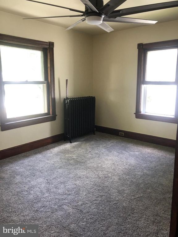 511 S BROADWAY, Pitman, NJ 08071