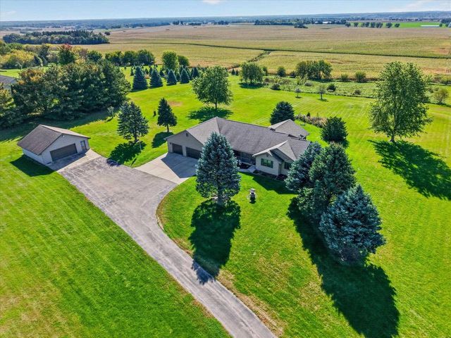 5541 W County A Road, Janesville, WI 53548