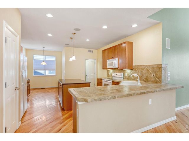 527 Deerwood Dr, Longmont, CO 80504