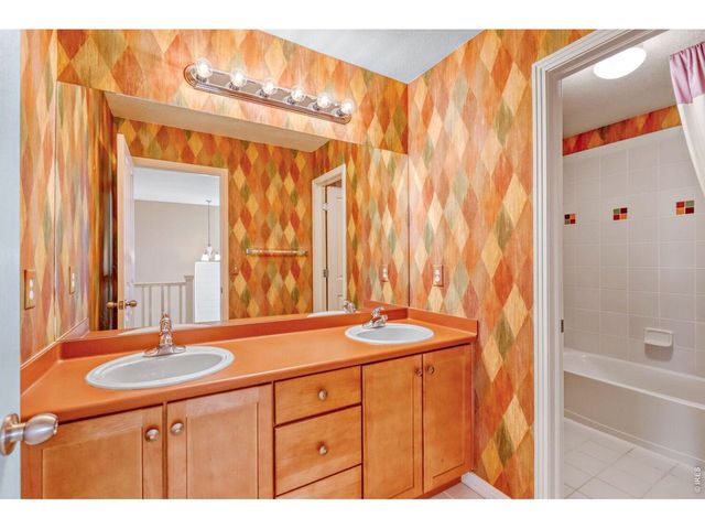 527 Deerwood Dr, Longmont, CO 80504