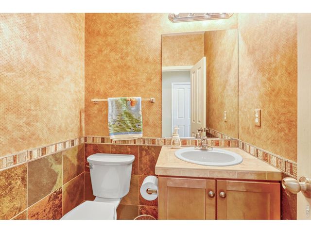 527 Deerwood Dr, Longmont, CO 80504