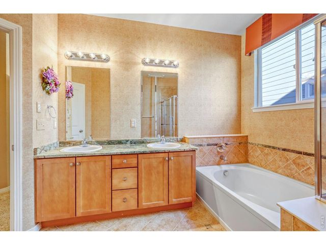 527 Deerwood Dr, Longmont, CO 80504