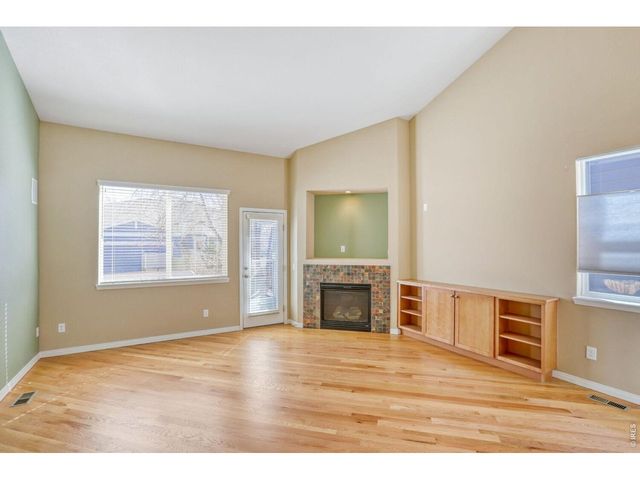 527 Deerwood Dr, Longmont, CO 80504