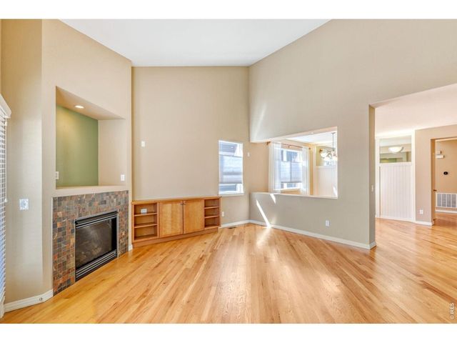 527 Deerwood Dr, Longmont, CO 80504