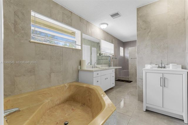 11069 Glenwood Dr, Coral Springs, FL 33065