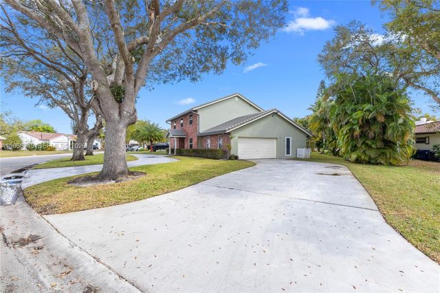 11069 Glenwood Dr, Coral Springs, FL 33065