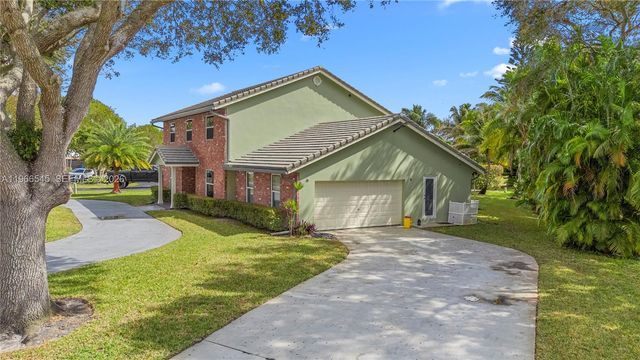 11069 Glenwood Dr, Coral Springs, FL 33065