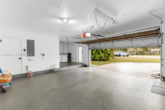 11069 Glenwood Dr, Coral Springs, FL 33065