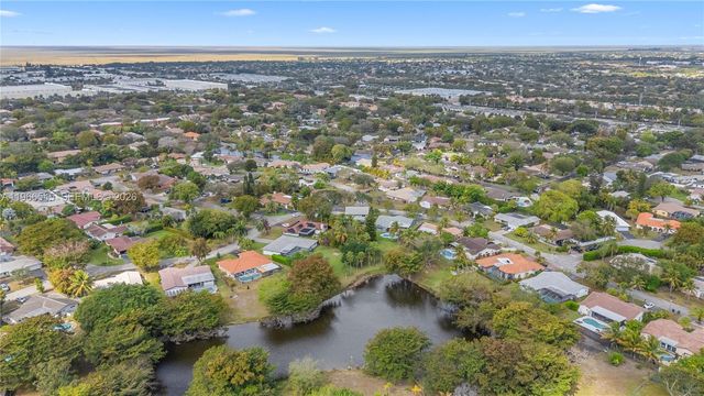 11069 Glenwood Dr, Coral Springs, FL 33065