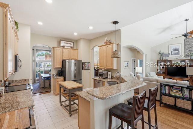6 Crescent Cir, Bluffton, SC 29910
