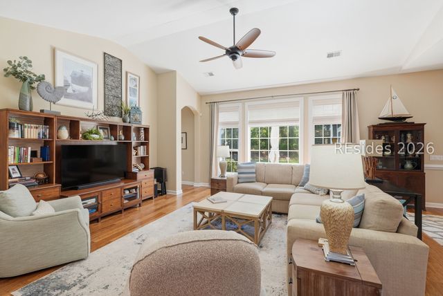6 Crescent Cir, Bluffton, SC 29910