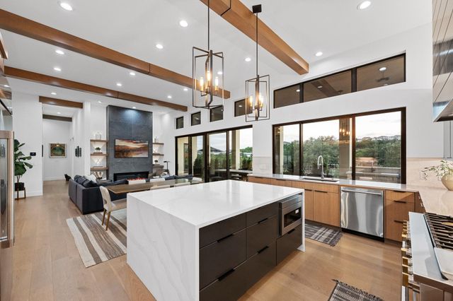 19509 INVERNESS DR, Spicewood, TX 78669