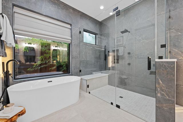 19509 INVERNESS DR, Spicewood, TX 78669