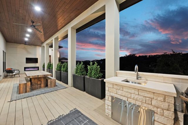 19509 INVERNESS DR, Spicewood, TX 78669