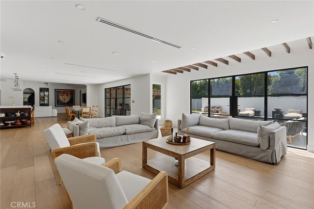 22960 Calvert Street, Woodland Hills, CA 91367