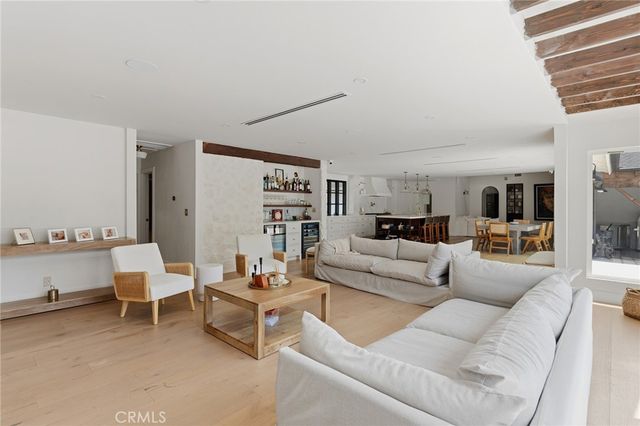 22960 Calvert Street, Woodland Hills, CA 91367