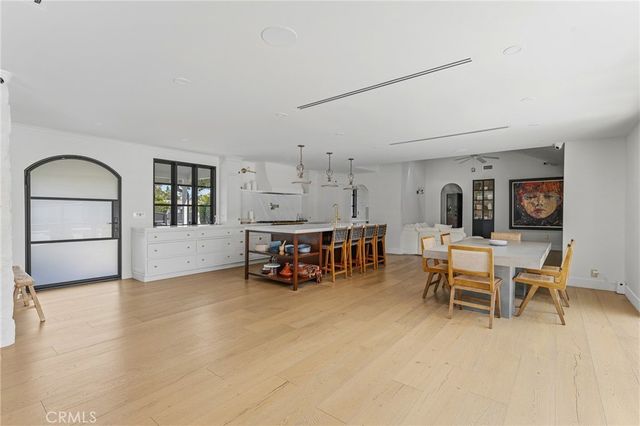 22960 Calvert Street, Woodland Hills, CA 91367