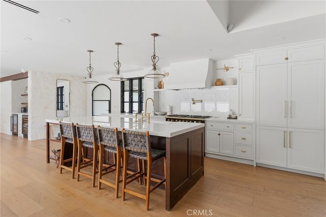 22960 Calvert Street, Woodland Hills, CA 91367