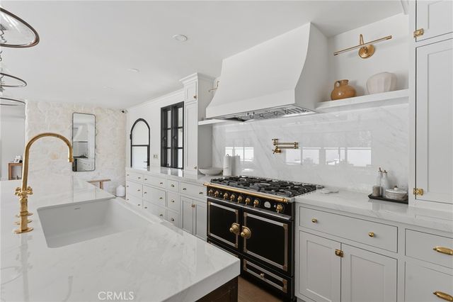 22960 Calvert Street, Woodland Hills, CA 91367
