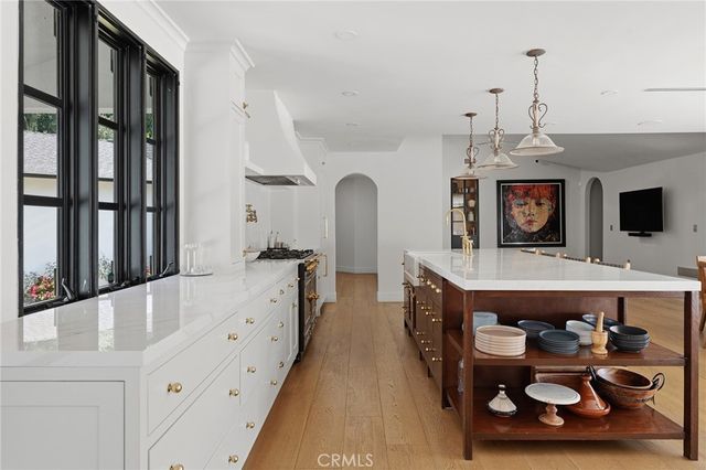 22960 Calvert Street, Woodland Hills, CA 91367