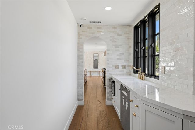 22960 Calvert Street, Woodland Hills, CA 91367