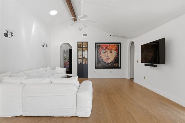 22960 Calvert Street, Woodland Hills, CA 91367