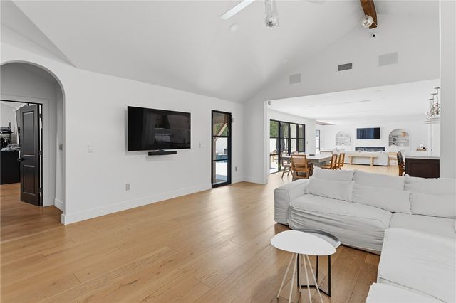 22960 Calvert Street, Woodland Hills, CA 91367