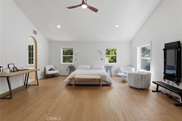 22960 Calvert Street, Woodland Hills, CA 91367