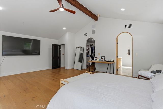 22960 Calvert Street, Woodland Hills, CA 91367