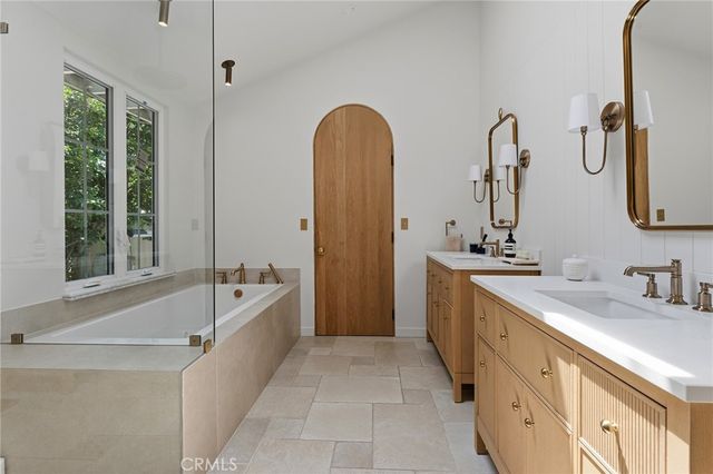 22960 Calvert Street, Woodland Hills, CA 91367