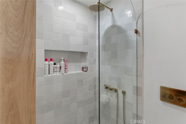 22960 Calvert Street, Woodland Hills, CA 91367