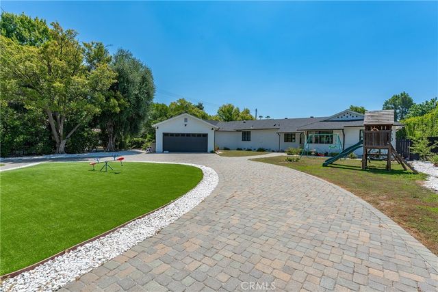 22960 Calvert Street, Woodland Hills, CA 91367