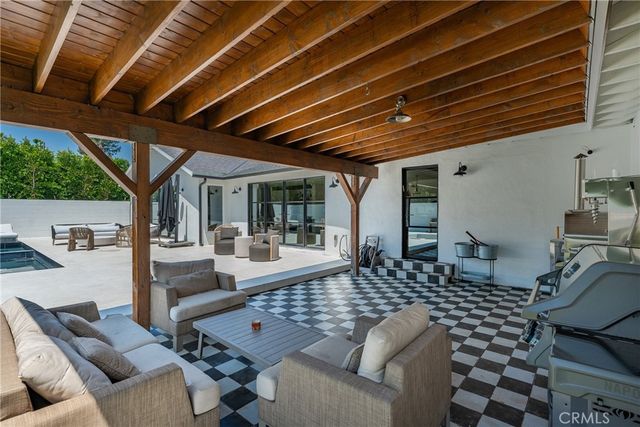 22960 Calvert Street, Woodland Hills, CA 91367