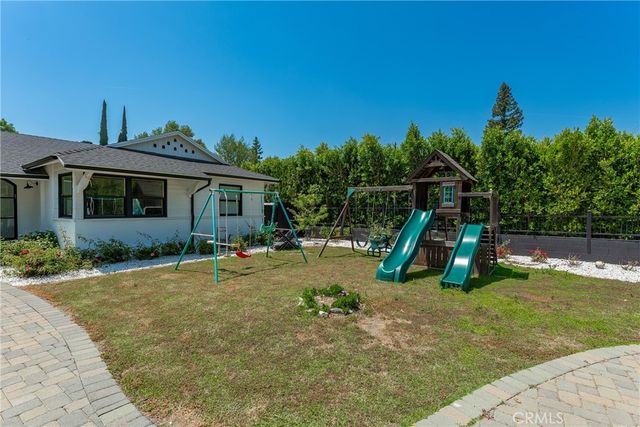 22960 Calvert Street, Woodland Hills, CA 91367