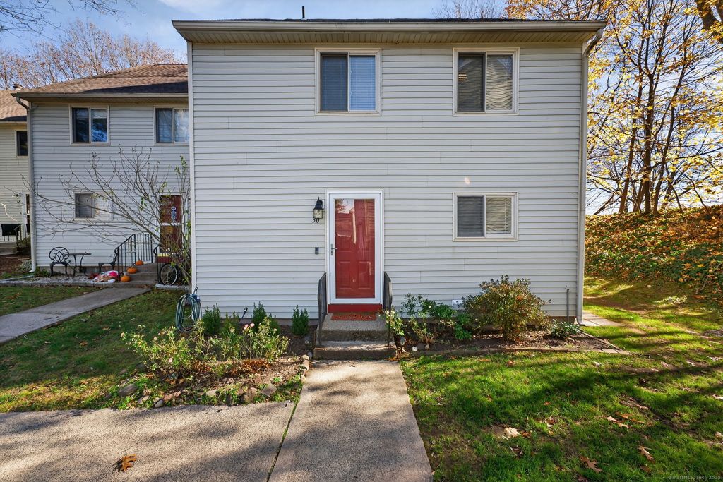 30 Larkspur Drive 30, Cromwell, CT 06416