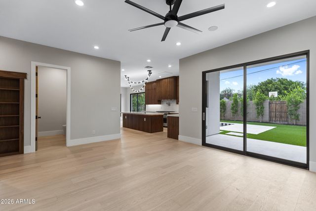 4422 E ROMA Avenue, Phoenix, AZ 85018