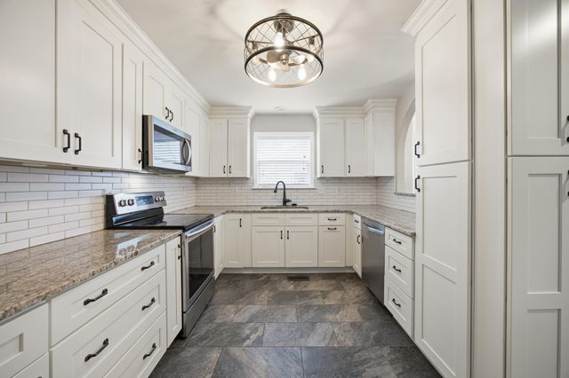 317 Lebeau Drive, Nicholasville, KY 40356