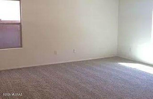 8796 N Norway Spruce Road, Tucson, AZ 85743