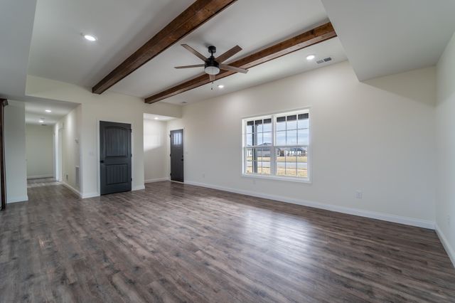 567 Middle Creek Way, Berea, KY 40403