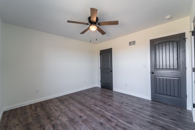 567 Middle Creek Way, Berea, KY 40403